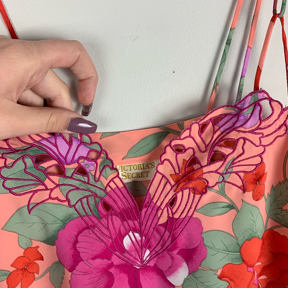 Victoria’s Secret Gold Label Floral Silk Crop Top - Picture 2 of 6